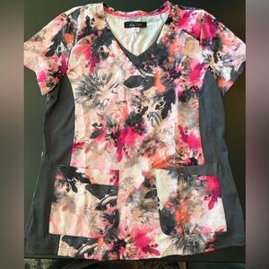Women’s Koi Lite floral/paint splatter scrub top